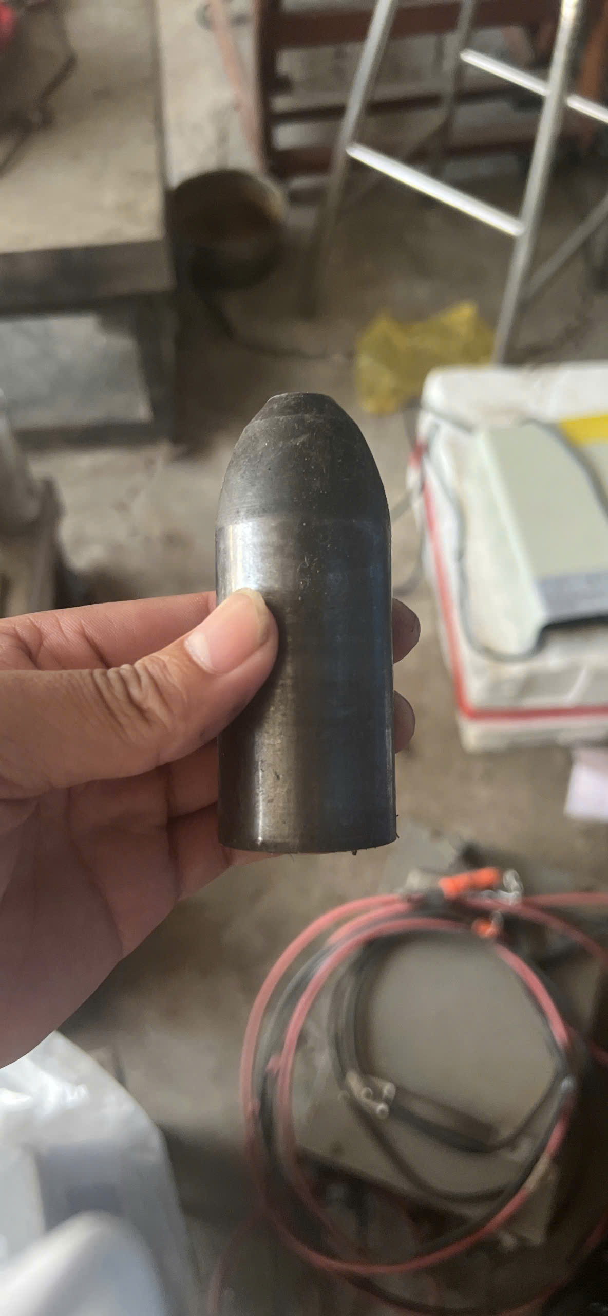 chì cục phế liệu đang được chúng tôi phân loại