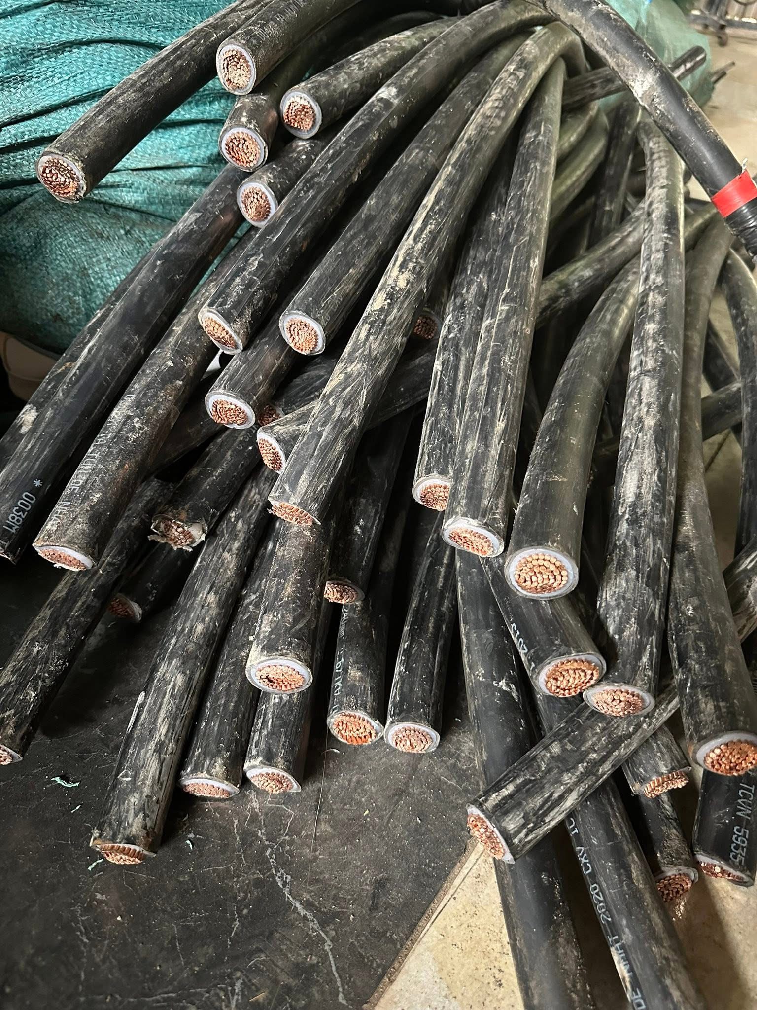 dây cáp điện và dây điện cũ được chúng tôi thu mua tận nơi